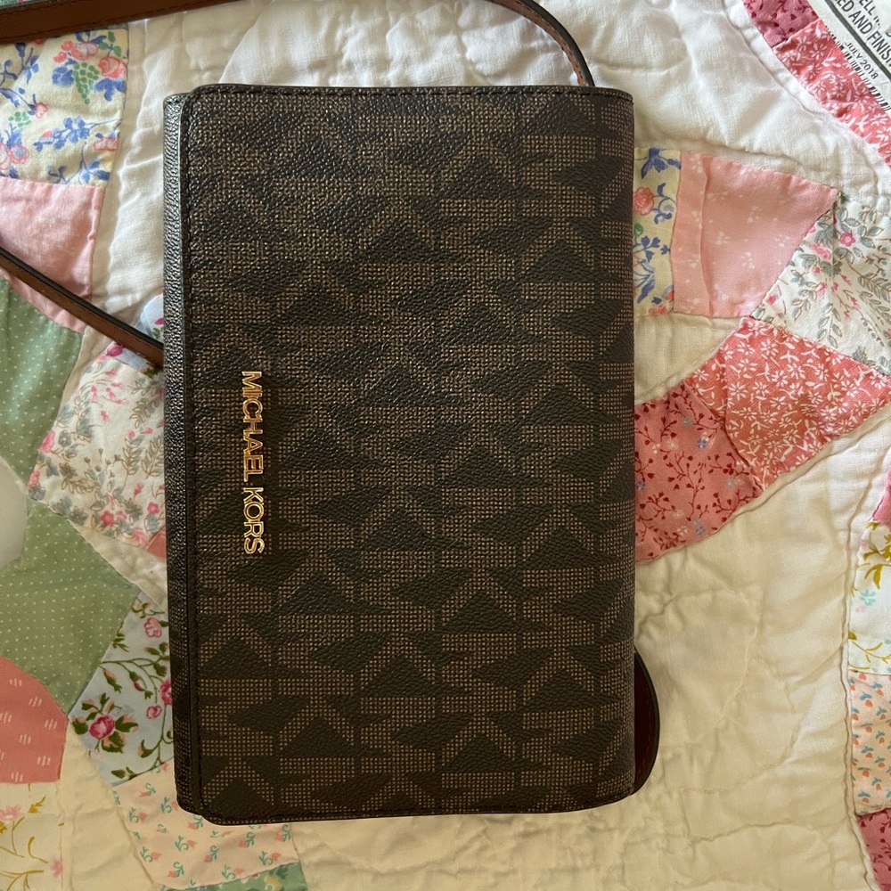 Brown Michael Kors Crossbody!!